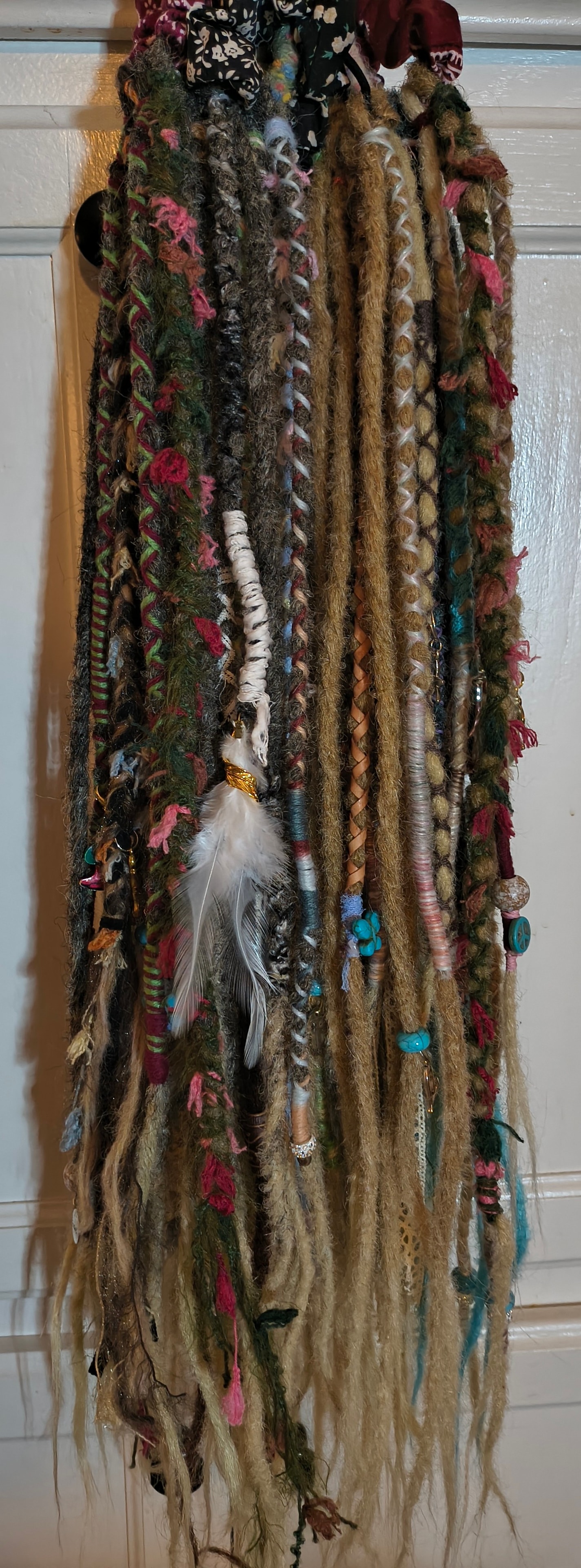 Colorful Sista Dreads fiber accessory details